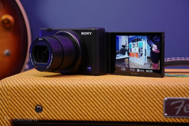 Sony ZV-1 adalah jenis kamera vloggar yang baru.”