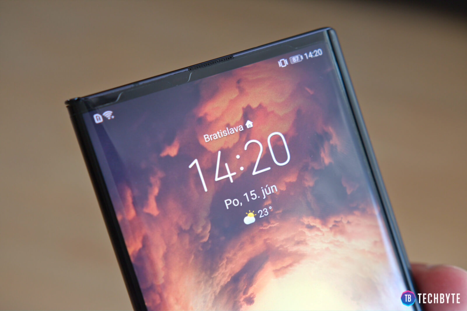 Huawei dilaporkan sedang menyiapkan Mate V: Telefon pintar akan digubah seperti buku