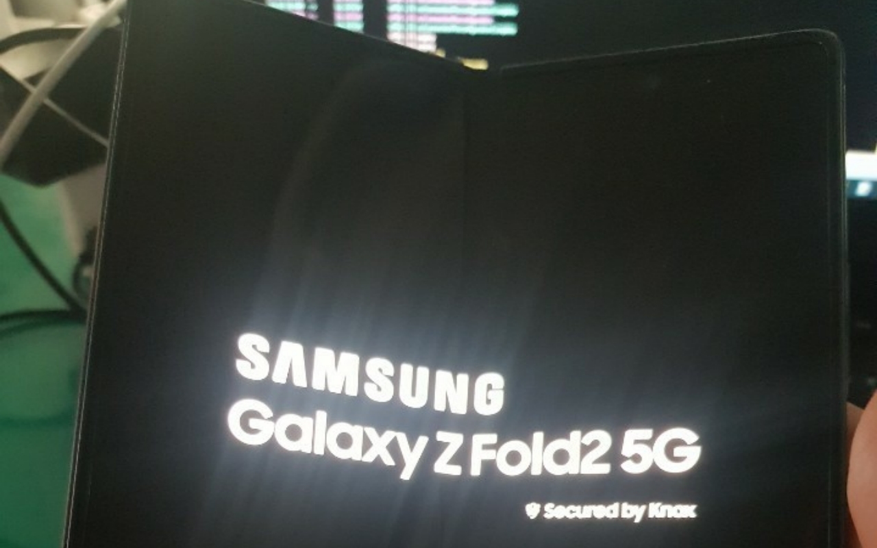 Galaxy Z Fold 2  penglihatan mengesahkan beberapa perincian
