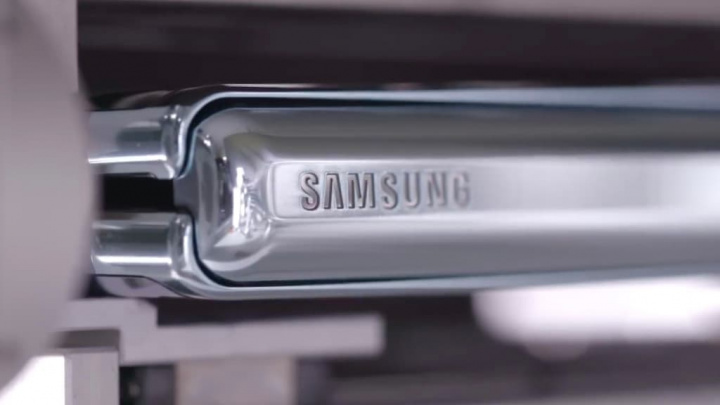 Dizajn spoločnosti Samsung Galaxy S20 a Galaxy Buds + sa objaví v reklamnom plagáte 1