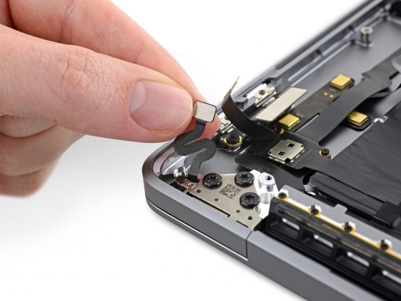 16-palcový MacBook Pro má nový záhadný senzor veka 276
