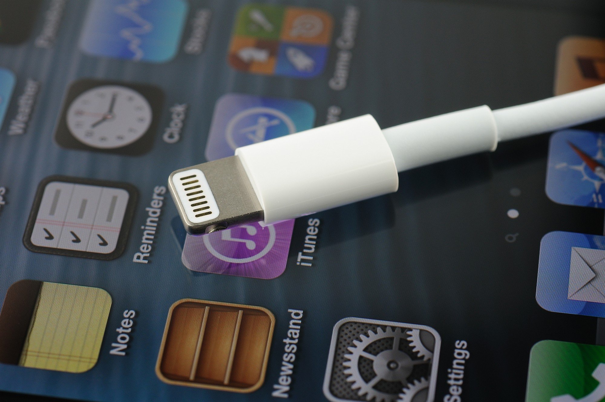 Apple tvrdí, že strata bleskového kábla spôsobuje odpad 1