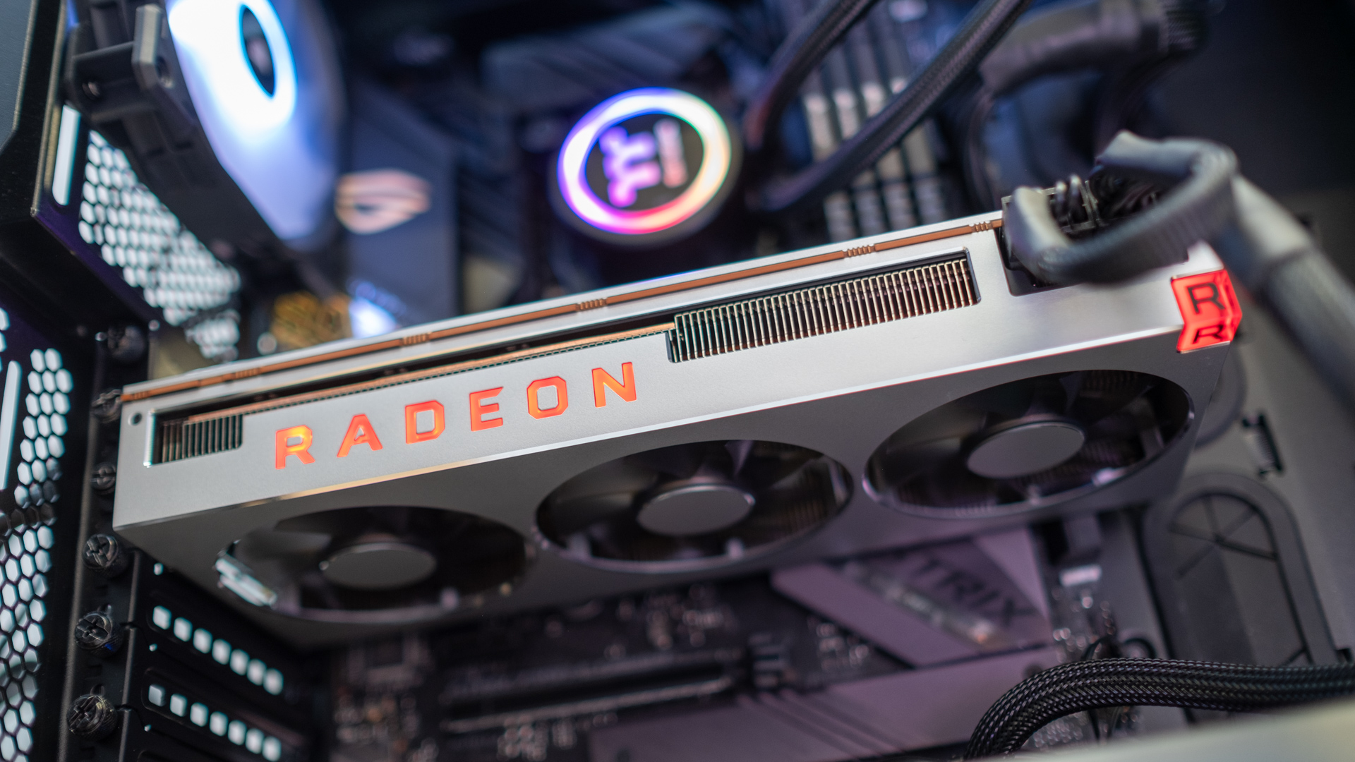 Podľa správy analytikov spoločnosť AMD predala viac GPU ako Nvidia 356