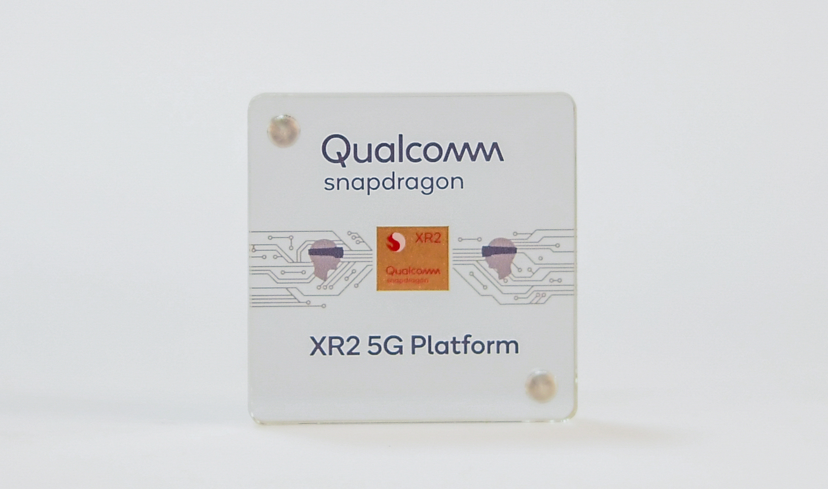 Tento dizajn náhlavnej súpravy XR2 je kľúčom k vízii spoločnosti Qualcomm o zmiešanej realite 5G 361
