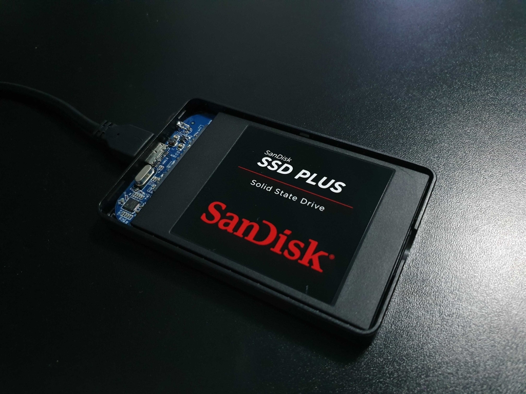 Tento typ SSD umožňuje vloženie dvoch obchodov