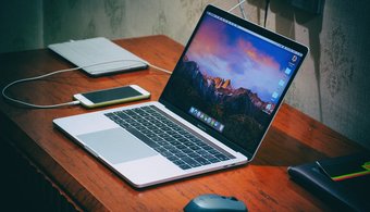 6 Najlepšie tvrdé puzdrá pre MacBook Pro 375