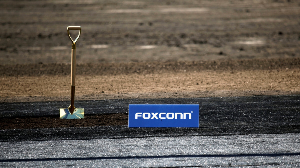 Apple Supplier Foxconn Flags Slight Growth in Core Business