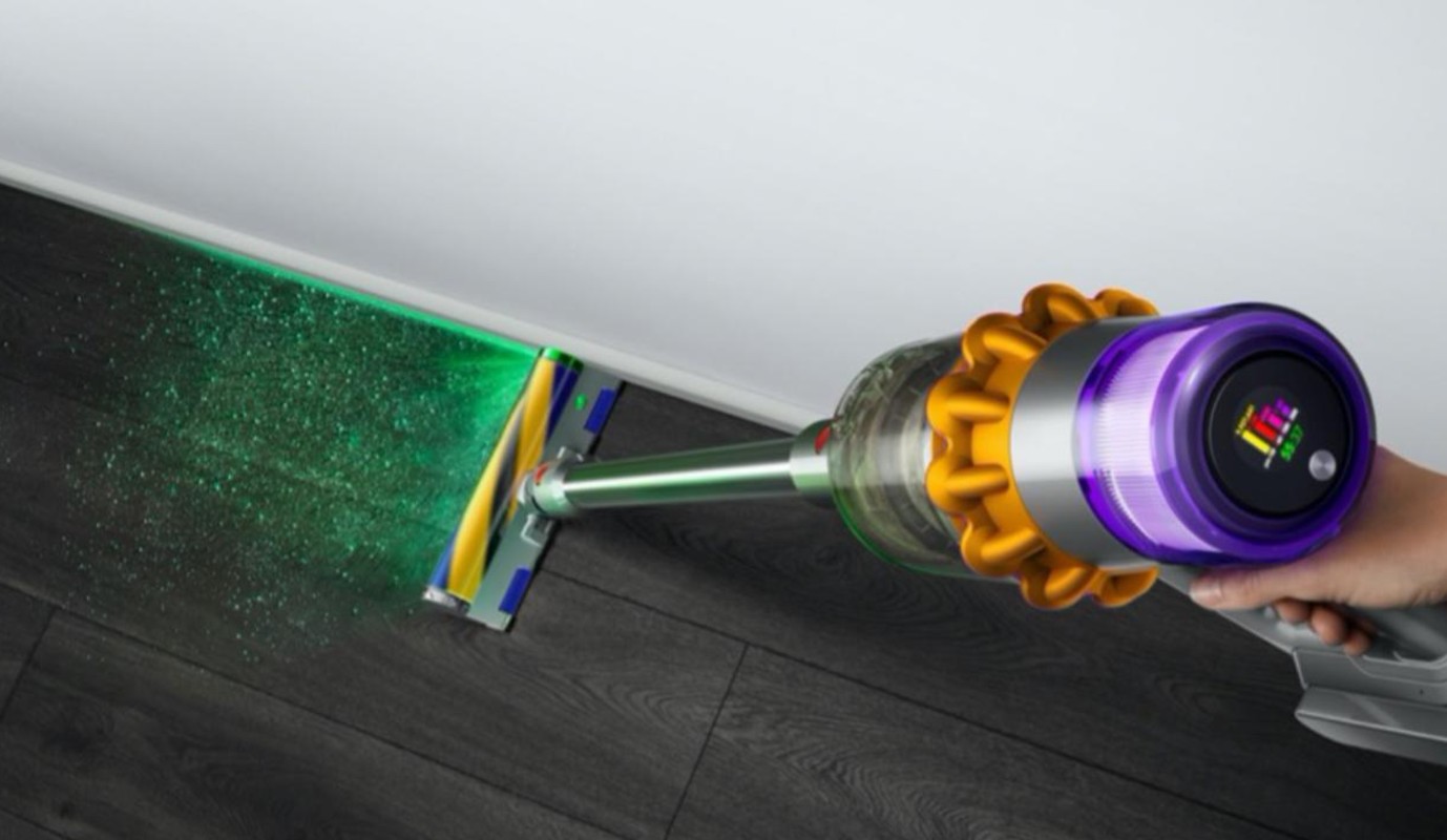 Bezdrôtový vysávač Dyson V15 Detect používa na zvýraznenie prachu laser 1