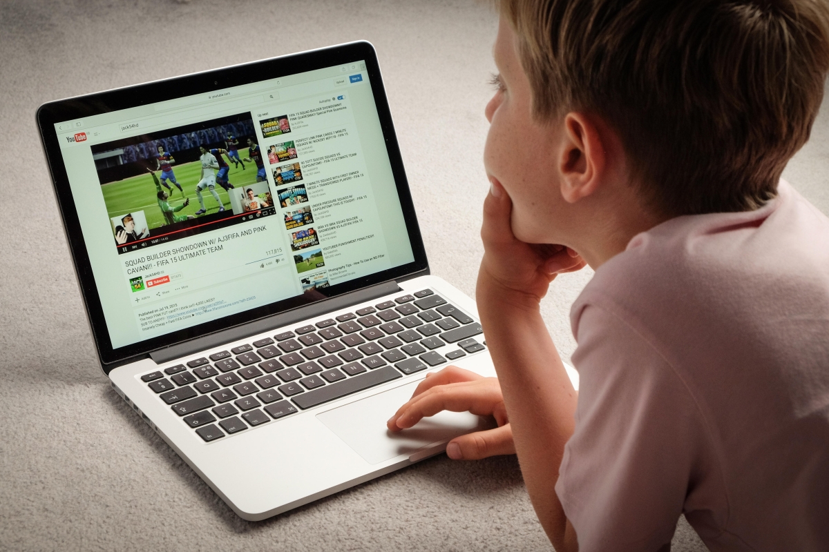 YouTube môže byť nútený zaplatiť 500 libier britským rodičom v súdnom spore o aplikáciu „špionáž detí“