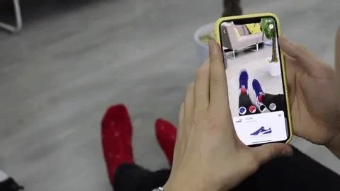 Sneakerheads môžu použiť túto aplikáciu pre rozšírenú realitu, aby zistili, ako tieto nové kopy vyzerajú na nohách