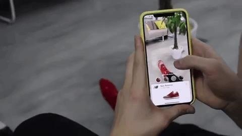 Sneakerheads môžu použiť túto aplikáciu pre rozšírenú realitu, aby zistili, ako tieto nové kopy vyzerajú na nohách