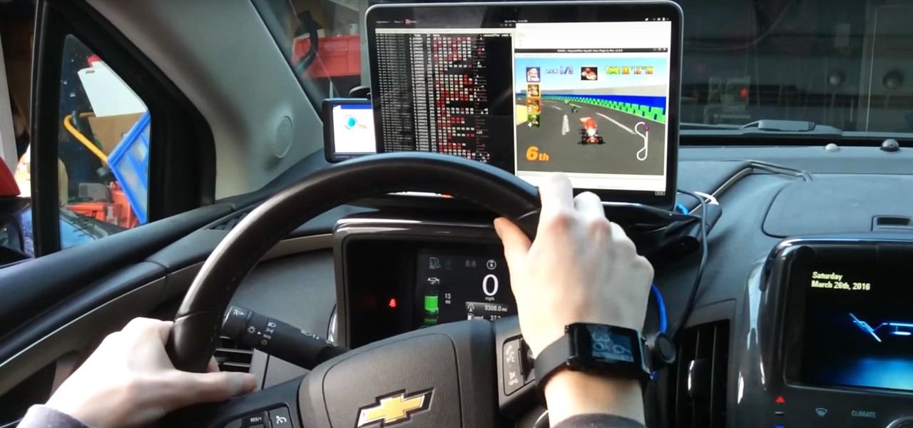 Novinky: Títo chlapci spoločne hackli Raspberry Pi & amp;  Volant v aute si zahrajte Mario Kart