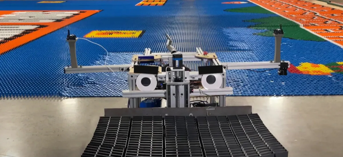 Robot vytvorí úžasnú nástennú maľbu Super Mario Domino za 24 hodín